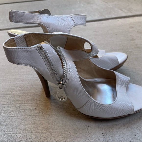 Michael Kors white size 9 ankle heels - Picture 9 of 16